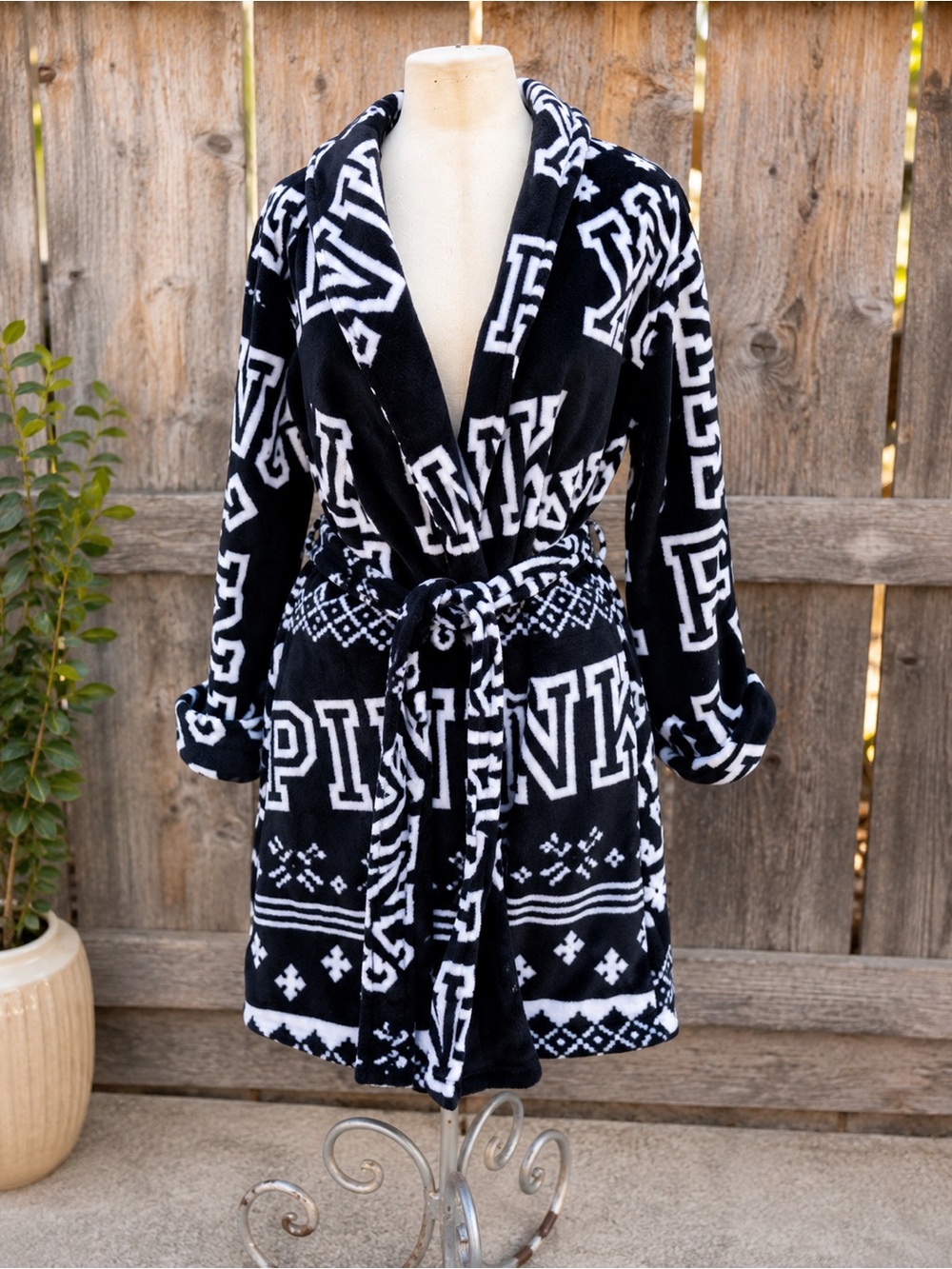 PINK by Victoria’s Secret Plush Fleece Robe – M/L – Super Soft & Cozy